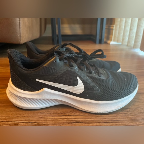 NIKE DOWNSHIFTER BLACK SNEAKERS - Picture 4 of 6